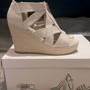 a•new day wedge pumps